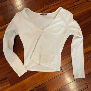 White v neck long sleeve cropped top